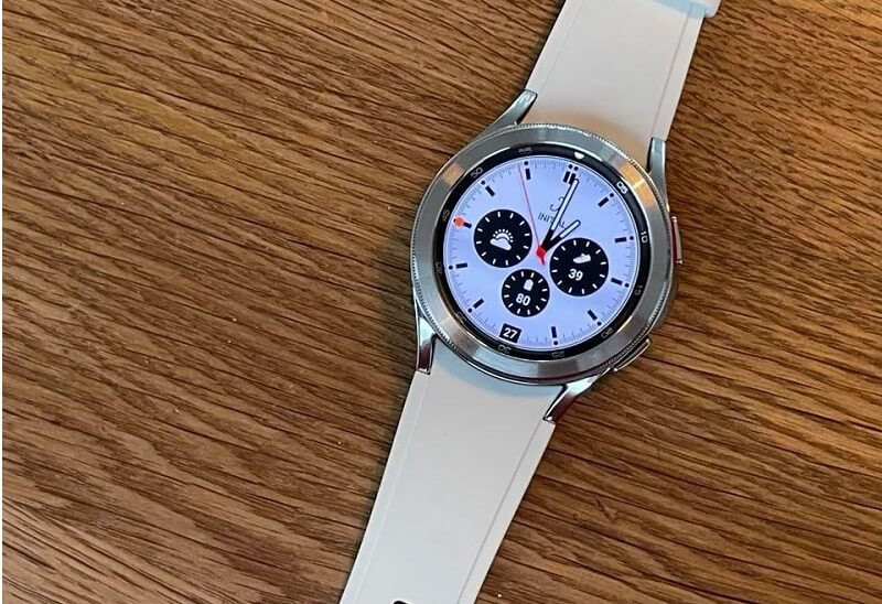 Đồng hồ thông minh Samsung Galaxy Watch 6, thiết bị theo dõi sức khỏe cho nữ với tính năng cải thiện giấc ngủ.