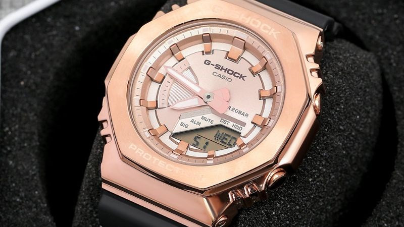 Dòng đồng hồ G-Shock dùng pin (Quartz) được thiết kế bền bỉ với chất liệu chắc chắn