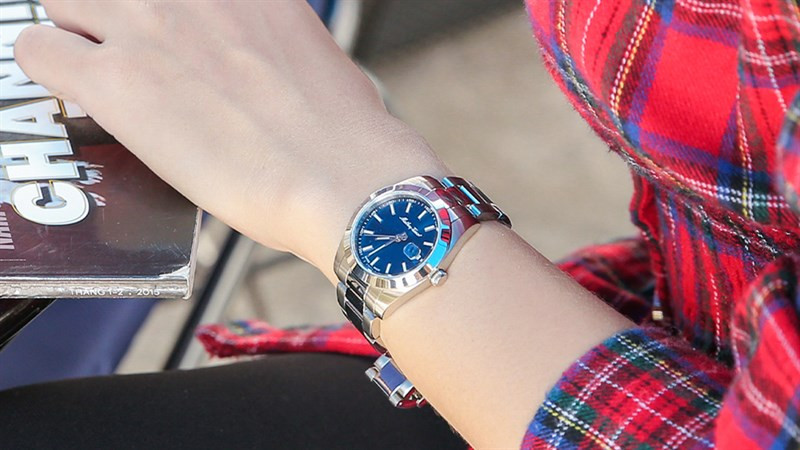 Thiết kế thanh lịch của Mathey Tissot D450ABU, một lựa chọn sang trọng khi mua đồng hồ thời trang nữ