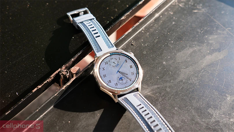 Màn hình hiển thị sắc nét trên đồng hồ dây vải Huawei Watch GT5