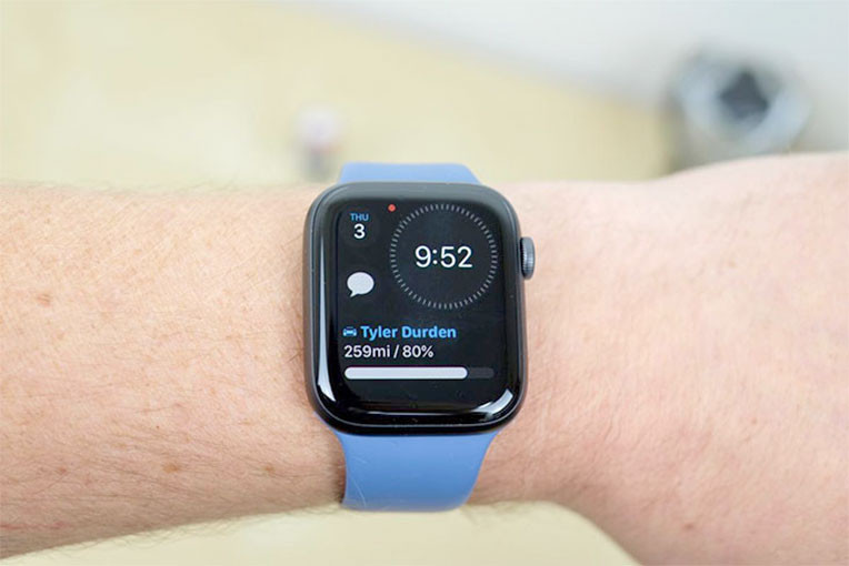 Đồng hồ thông minh Samsung Galaxy Watch với giao diện hiển thị