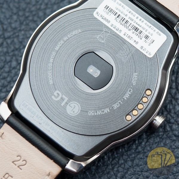 Cận cảnh mặt đồng hồ thông minh LG G Watch Urbane
