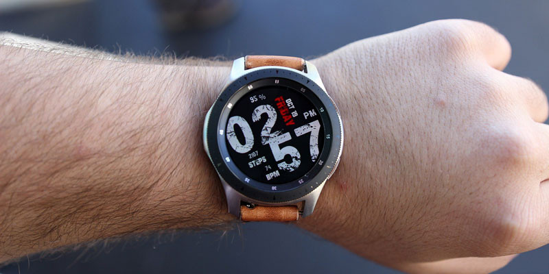 Đồng hồ Samsung Galaxy Watch 46mm hiển thị các ứng dụng thông minh