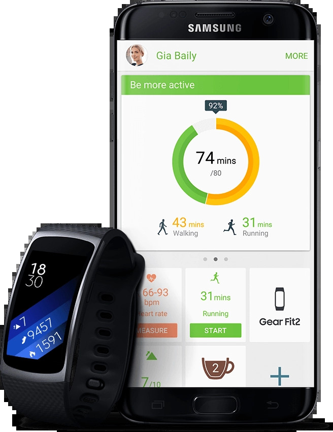 Người dùng đang tập luyện chạy bộ với đồng hồ thông minh Samsung Gear Fit2 trên cổ tay, minh họa tiện ích theo dõi thể thao.