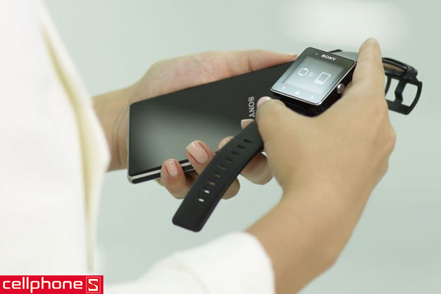 Giao diện hiển thị thông báo tin nhắn và cuộc gọi trên màn hình đồng hồ thông minh Sony Smartwatch 2 SW2.
