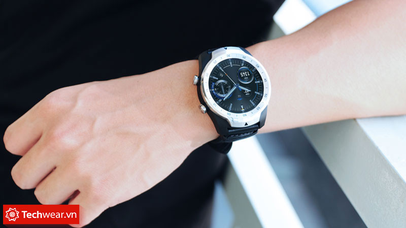 Ticwatch Pro với chế độ Essential Mode tối ưu pin đồng hồ thông minh năm 2019