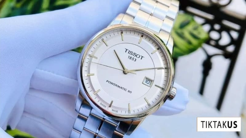 Kiểm tra dây đeo, núm vặn và mặt kính giúp nhận diện đồng hồ Tissot 1853 chính hãng