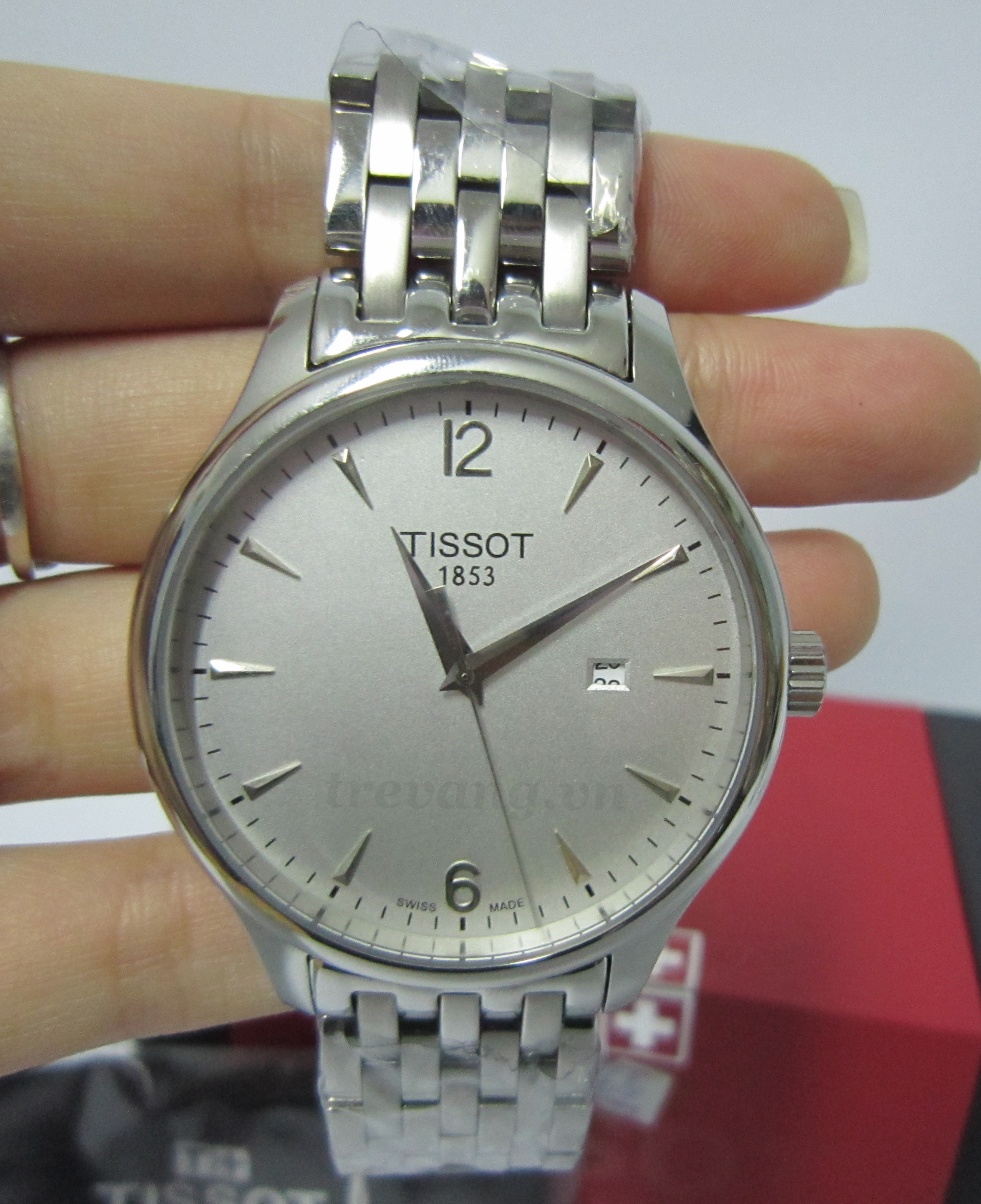 Đồng hồ Tissot 1853 Tradition T063.610.11.037.00 trên tay, thể hiện vẻ đẹp của đồng hồ nam