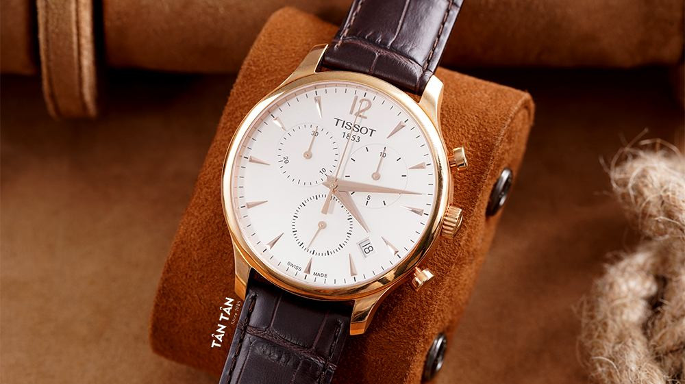 Mặt số trắng đồng hồ Tissot T063.617.36.037.00 với 3 mặt phụ chronograph 30 phút, 1/10 giây và 60 giây