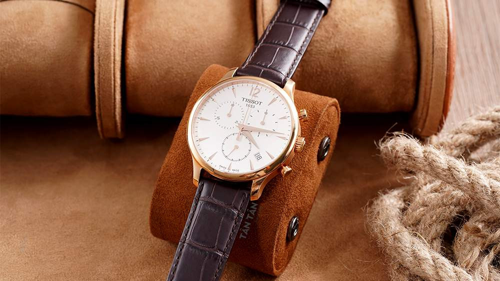 Tổng thể thiết kế đồng hồ Tissot T063.617.36.037.00 lịch lãm và cổ điển