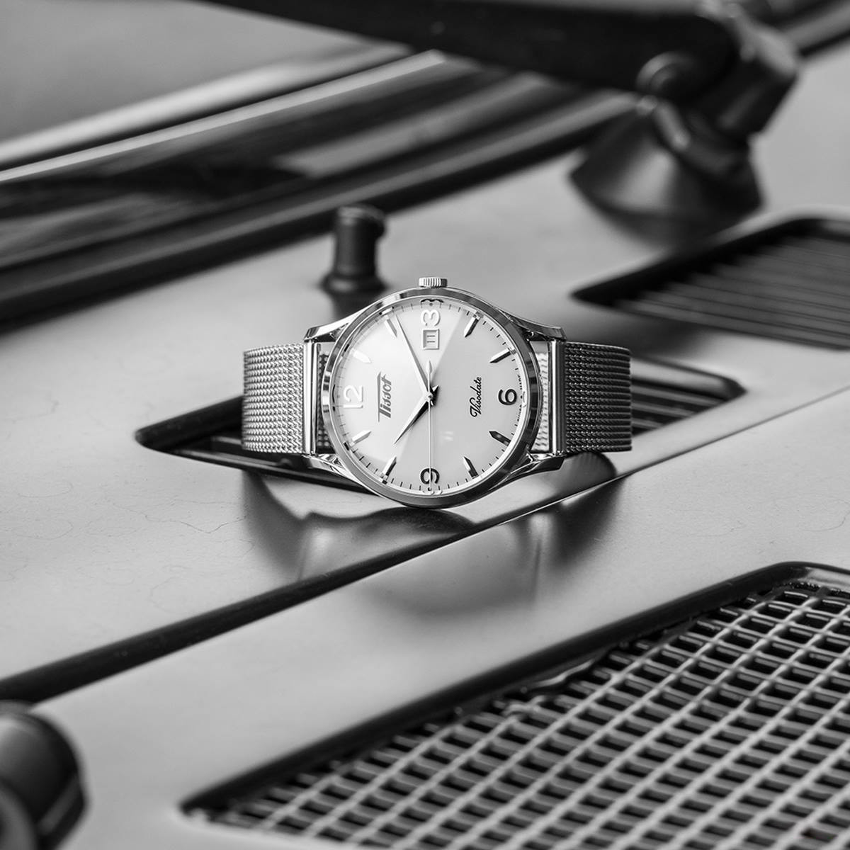 Đồng hồ Tissot Heritage Visodate Powermatic 80 với thiết kế cổ điển