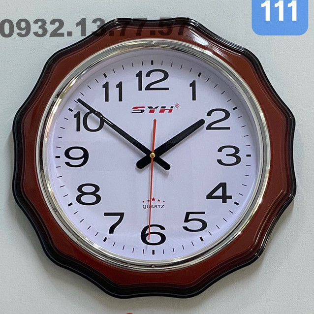 Công ty sản xuất đồng hồ treo tường in logo công ty theo yêu cầu với thiết kế hình elip độc đáo