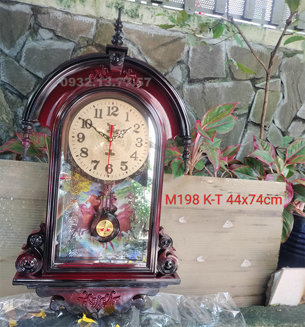 Đồng hồ thiết kế theo yêu cầu với mặt số màu xám, chữ số rõ nét