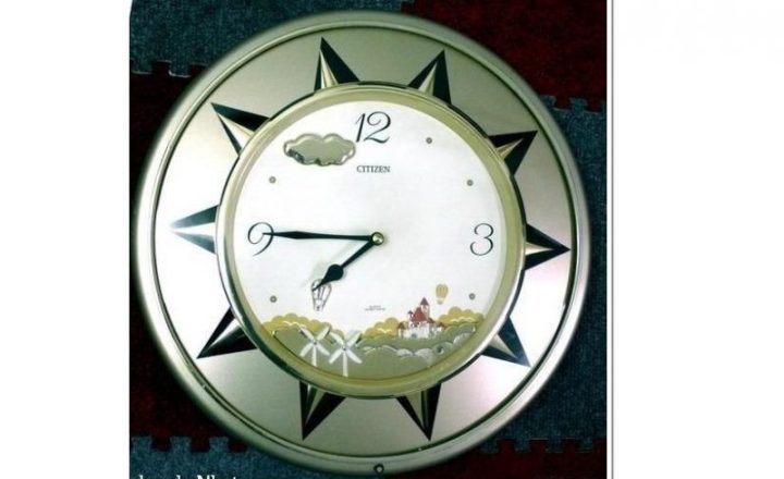 Mẫu đồng hồ treo tường Nhật Bản với thiết kế đơn giản, tinh tế, sang trọng