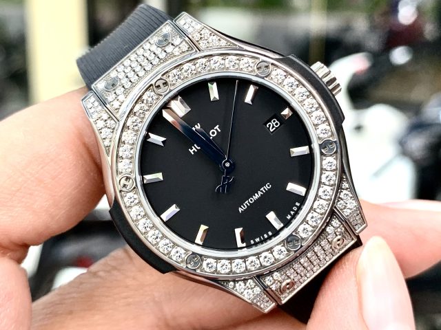 Đồng Hồ Hublot Nữ Dây Cao Su: Biểu Tượng Của Phong Cách và Đẳng Cấp