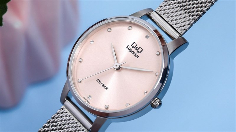 Đồng hồ nữ Q&Q S401J222Y với thiết kế tinh tế, dây thép không gỉ