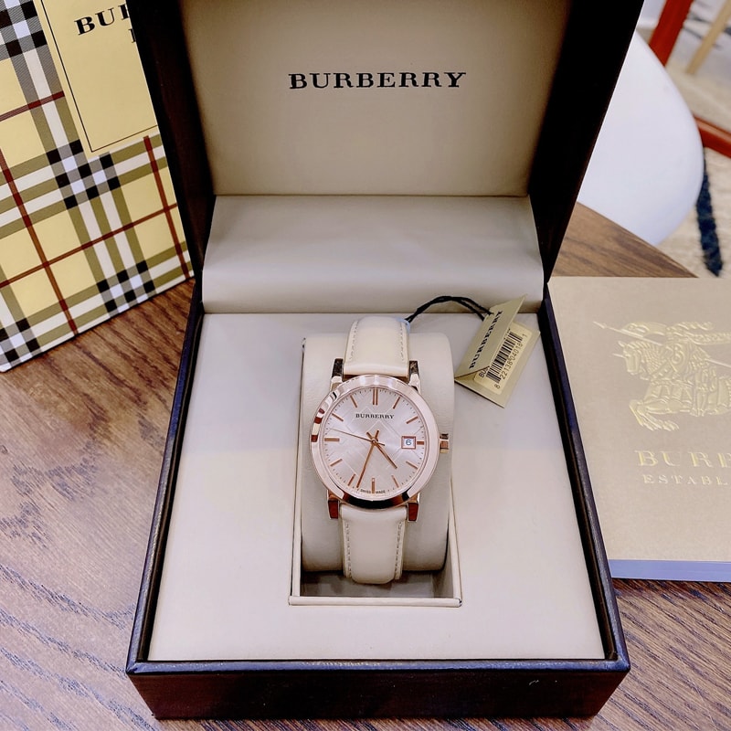 Đồng hồ Burberry BU9109 50M 165 Feet: Đánh Giá Chi Tiết và Hướng Dẫn Bảo Quản