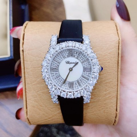 Đồng Hồ Chopard Nữ Siêu Cấp: Vẻ Đẹp Sang Trọng Với Mức Giá Hợp Lý