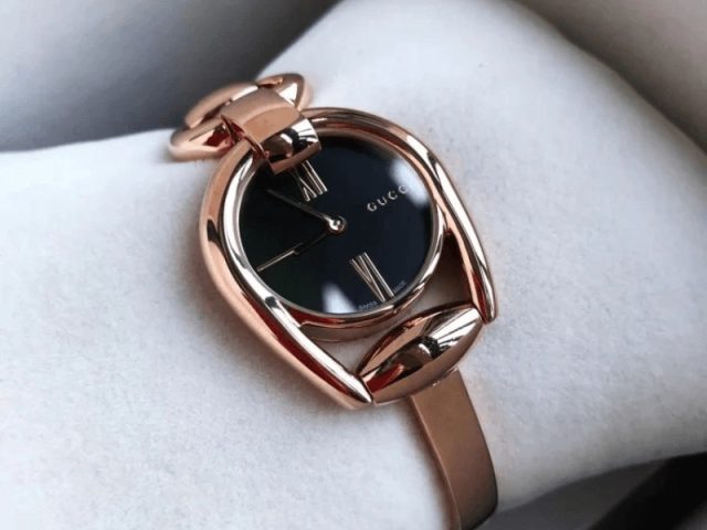 Đồng hồ lắc tay nữ Gucci Horsebit YA139507 với thiết kế sang trọng và tinh tế