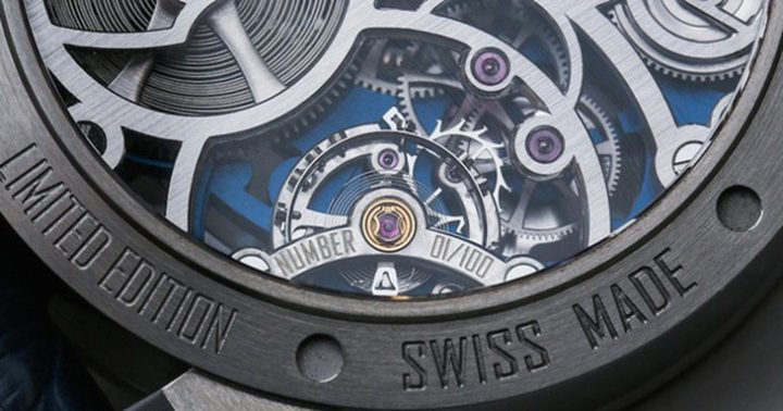 Đồng hồ Swiss Made với dòng chữ khiêm tốn ở vị trí 6 giờ