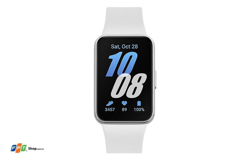 Đồng hồ thông minh Samsung Galaxy Fit3 màu hồng trên cổ tay nữ giới