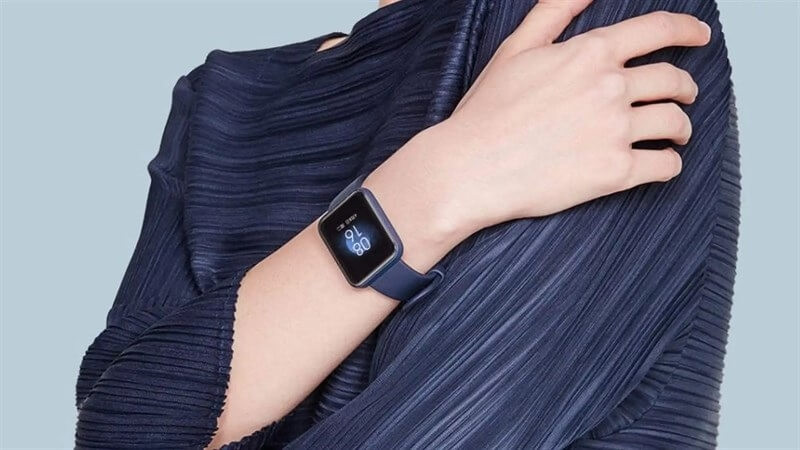 Màn hình cảm ứng màu sắc sống động của Xiaomi Mi Watch Lite hiển thị thông báo và dữ liệu