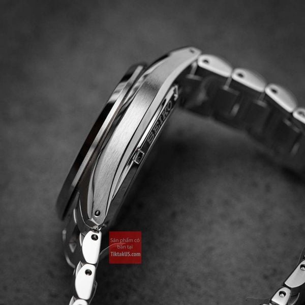 Góc nhìn cận cảnh đồng hồ Seiko 5 Sport SRPK91K1, chú trọng dây đồng hồ và viền bezel