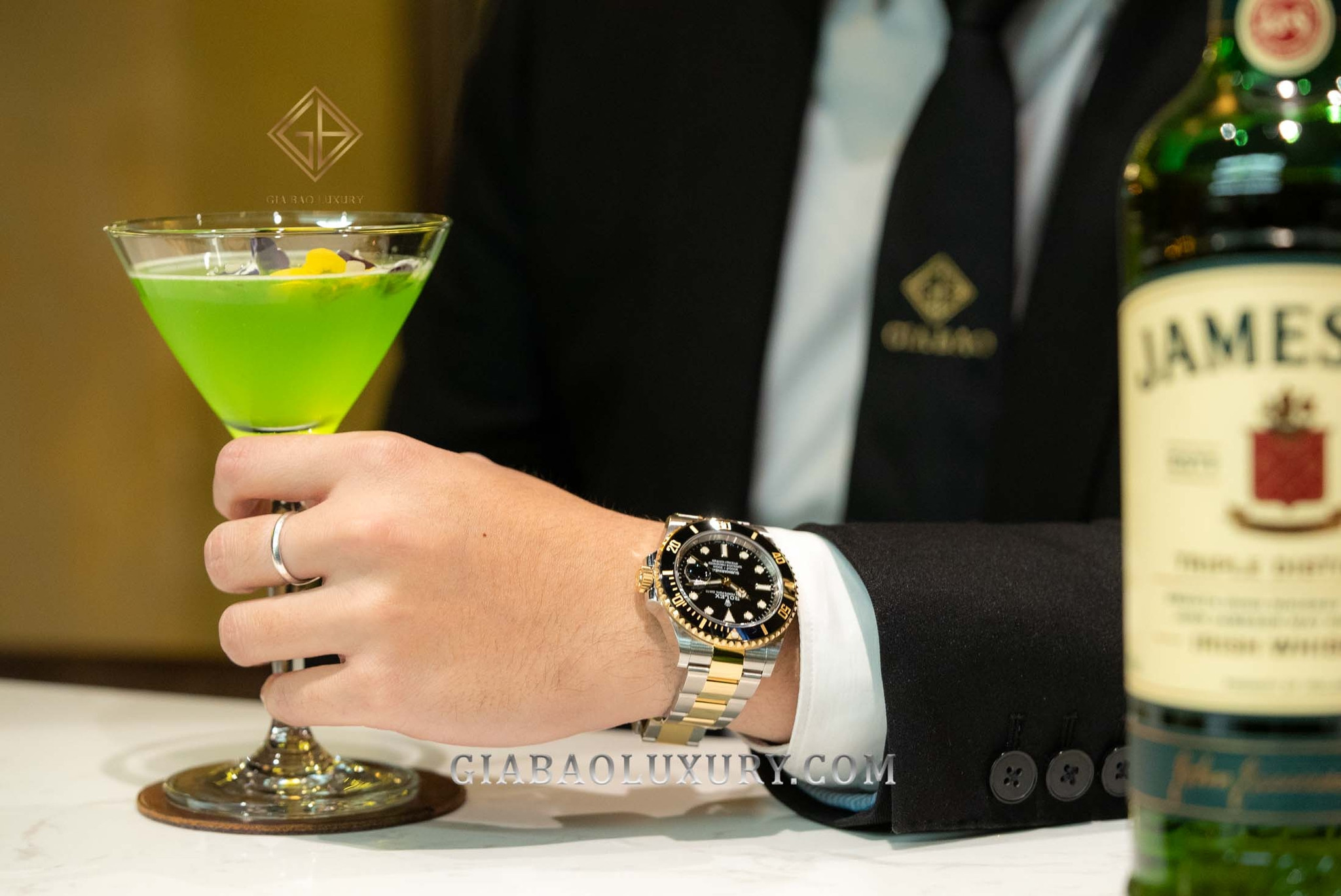 Rolex Submariner Rolesor "Bluesy" với mặt số xanh lam