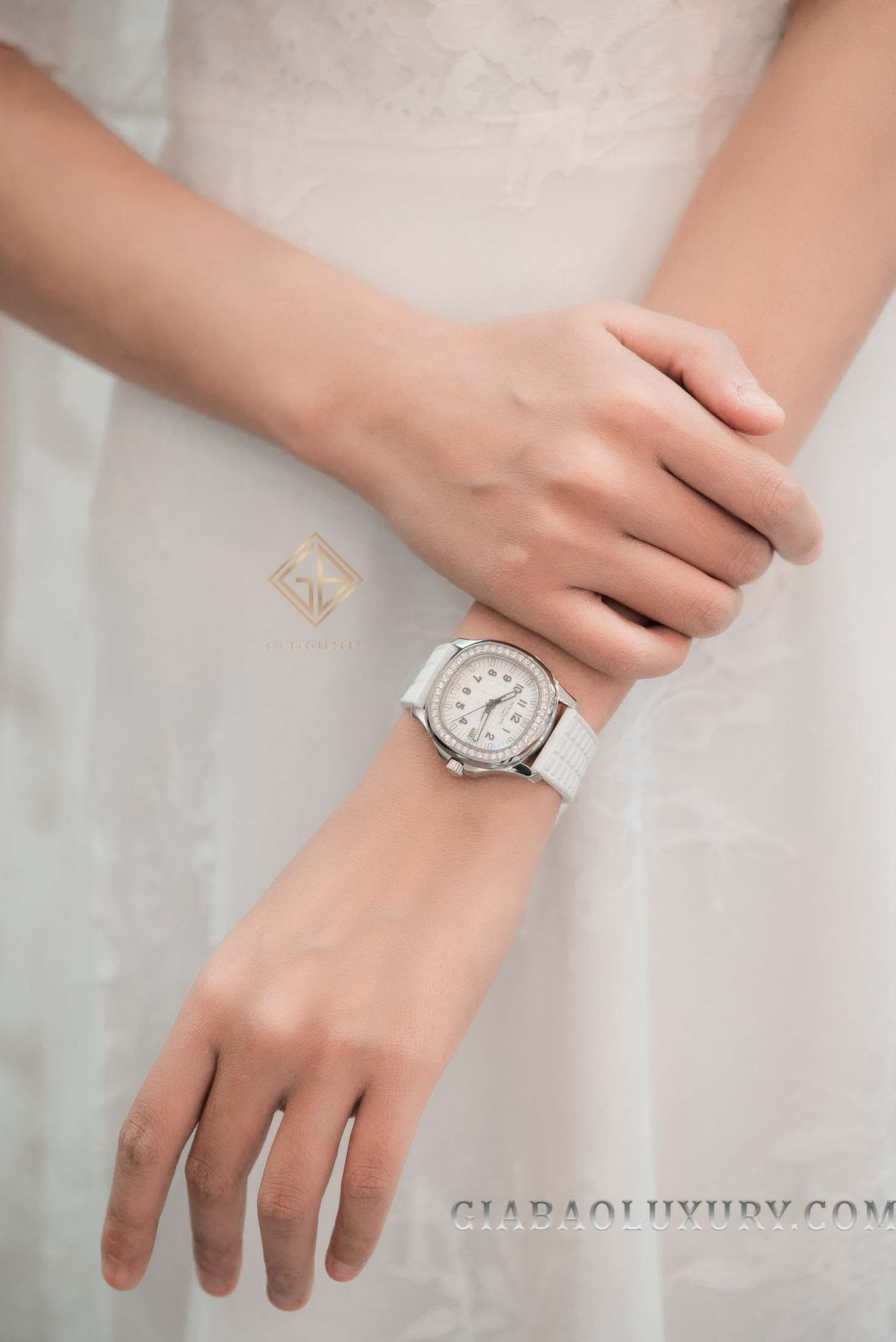 Đồng hồ Patek Philippe Complications Annual Calendar Moon Phases Ref. 5205R-011
