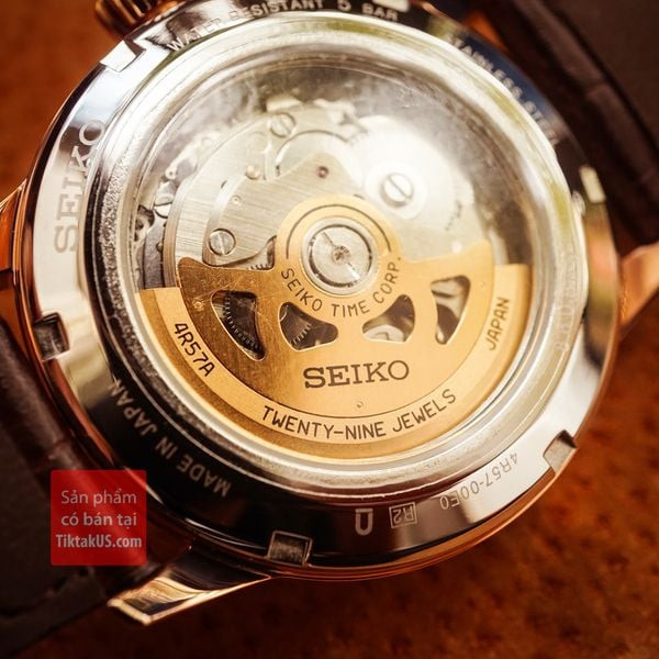 Vẻ đẹp sang trọng của đồng hồ nam Seiko cao cấp trên nền tối