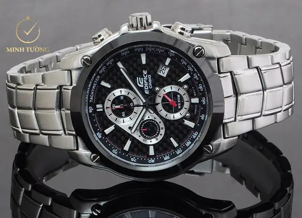 Đồng hồ Casio Edifice EF 524 với mặt số hiển thị giờ, phút, giây và các mặt phụ chronograph, thể hiện vẻ đẹp lịch lãm và sang trọng của dòng Edifice.