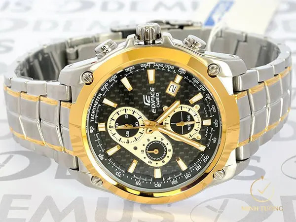 Mặt bên của đồng hồ Casio Edifice EF 524 làm nổi bật thiết kế vỏ thép không gỉ và các nút bấm chức năng, cho thấy độ dày và sự chắc chắn của sản phẩm.