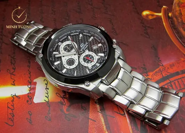 Bộ sưu tập đồng hồ Casio Edifice EF 524 gồm các phiên bản mặt tròn và mặt vuông, minh họa sự đa dạng về thiết kế và mức giá phù hợp với nhiều sở thích.