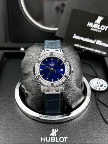 Đồng hồ Hublot nữ giá rẻ đính đá lấp lánh với dây cao su màu xanh dương
