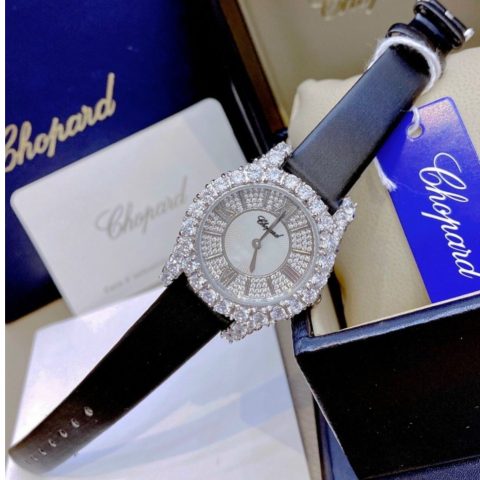 Đồng Hồ Chopard Nữ Dây Da: Biểu Tượng Của Đẳng Cấp Và Phong Cách Vượt Thời Gian