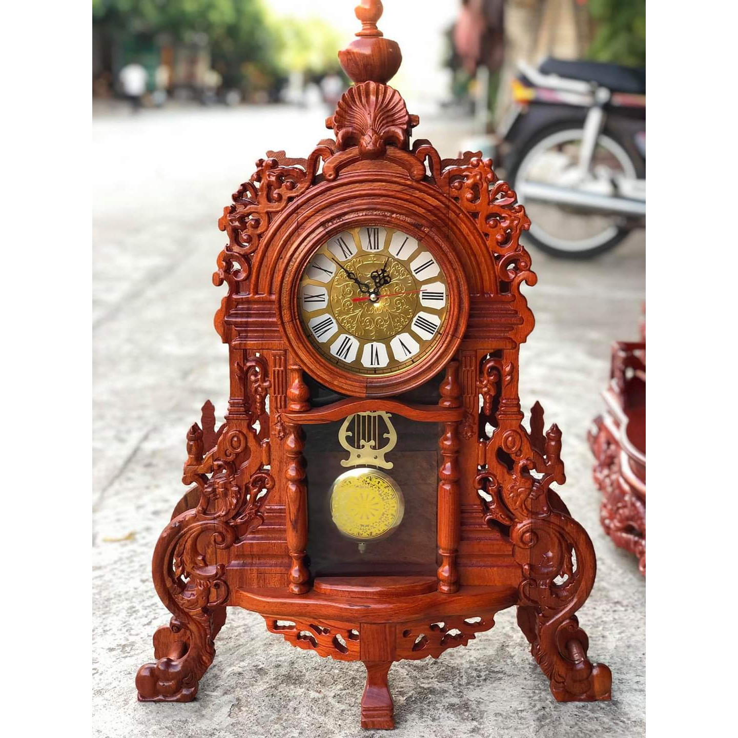 Đồng hồ để bàn gỗ hương thịt cao cấp, bổ sung vẻ đẹp cho các mẫu đồng hồ gỗ