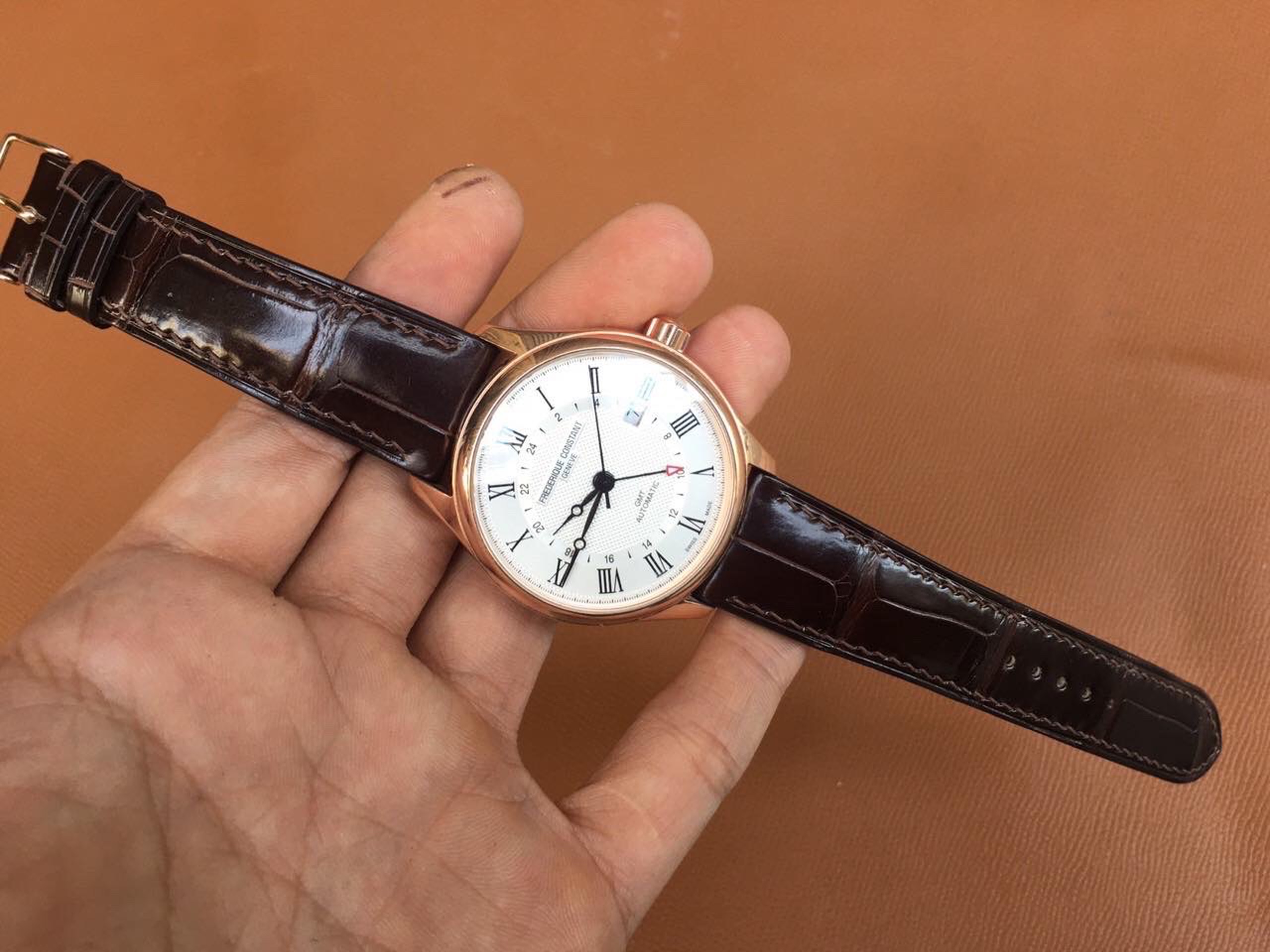 Thay Dây Đồng Hồ Frederique Constant: Hướng Dẫn Toàn Diện Từ Chuyên Gia
