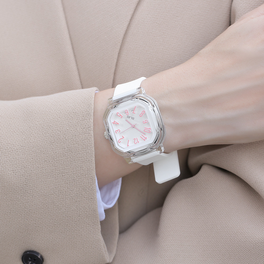 Mẫu đồng hồ đeo tay Elio 38mm Unisex ESS11-02 với dây cao su bền bỉ, thiết kế đơn giản