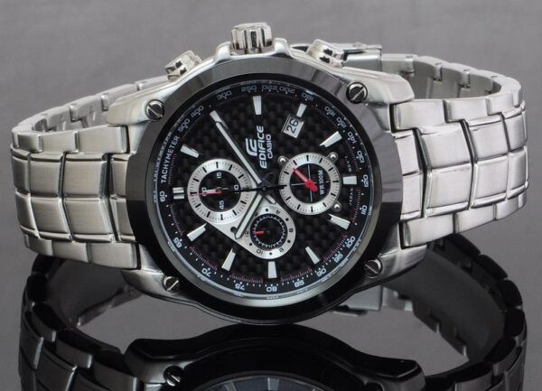 Đồng hồ Casio Edifice EF-524 thể thao mạnh mẽ trên cổ tay nam giới