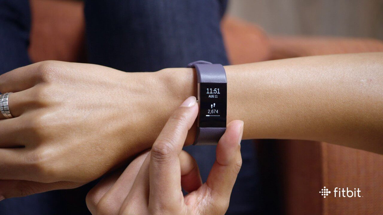 Fitbit Charge 2 hướng dẫn bài tập thở sâu giúp người dùng thư giãn và cải thiện sức khỏe tinh thần.