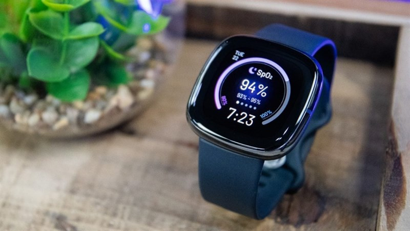 Fitbit Sense với thiết kế hiện đại, một trong những lựa chọn đồng hồ thông minh hàng đầu về sức khỏe