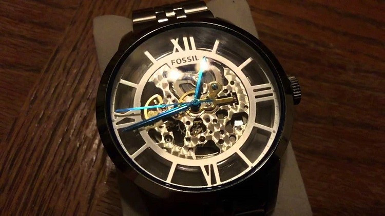 Chuyên gia thay mặt kính đồng hồ Fossil chính hãng, đảm bảo chất lượng