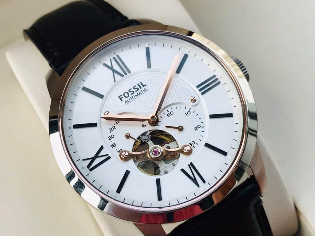 Đồng hồ Fossil ME3104 hiển thị 24 giờ, minh họa cách sử dụng đồng hồ Fossil