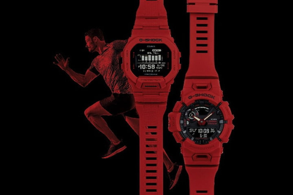 Đồng hồ G-Shock trên cổ tay, minh họa việc tận dụng các tính năng thông minh.