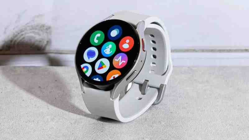 Đồng hồ Wear OS giá rẻ Samsung Galaxy Watch FE với thiết kế tinh xảo