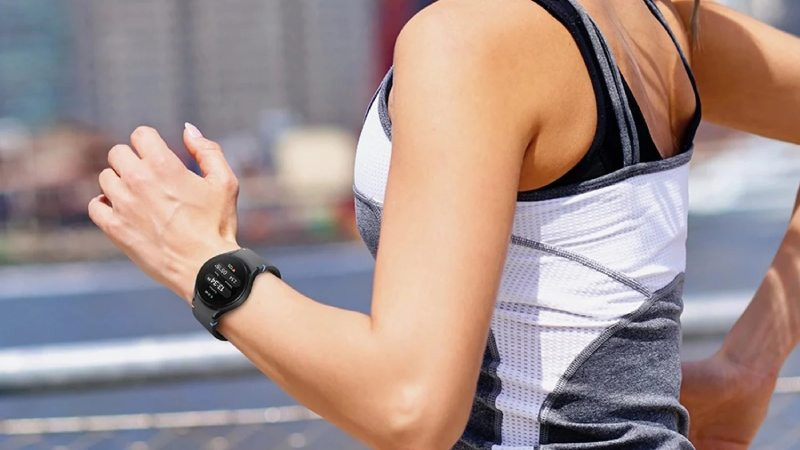 Đồng hồ Wear OS giá rẻ Galaxy Watch FE với giao diện Wear OS và thời lượng pin ấn tượng