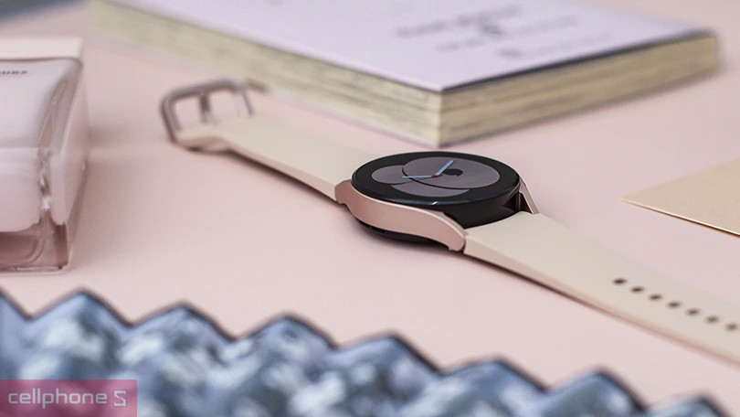 Thiết kế sang trọng và bền bỉ của đồng hồ Samsung Galaxy Watch 4 màu bạc