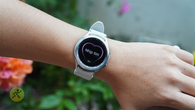 Thiết kế hiện đại của Samsung Galaxy Watch 4, một lựa chọn đồng hồ đo nhịp tim hàng đầu