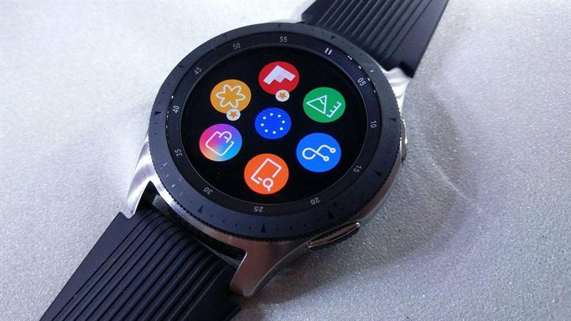 Thiết kế mỏng nhẹ và thoải mái của Samsung Galaxy Watch 3, tối ưu cho việc đeo đồng hồ thông minh cả ngày