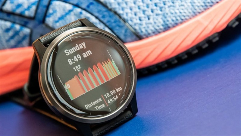 Bài tập yoga và Pilates hướng dẫn trên màn hình Garmin Vivoactive 4, giúp nâng cao hiệu quả luyện tập
